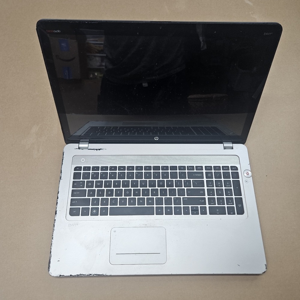HP Envy 17 3000 Series 17.3" Laptop Beats Audio NO RAM NO HDD / FOR PARTS